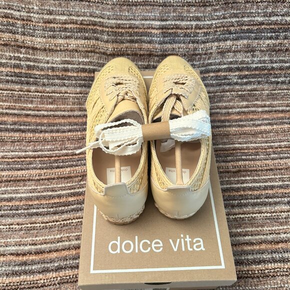 Sneakers - Picture 6 of 8